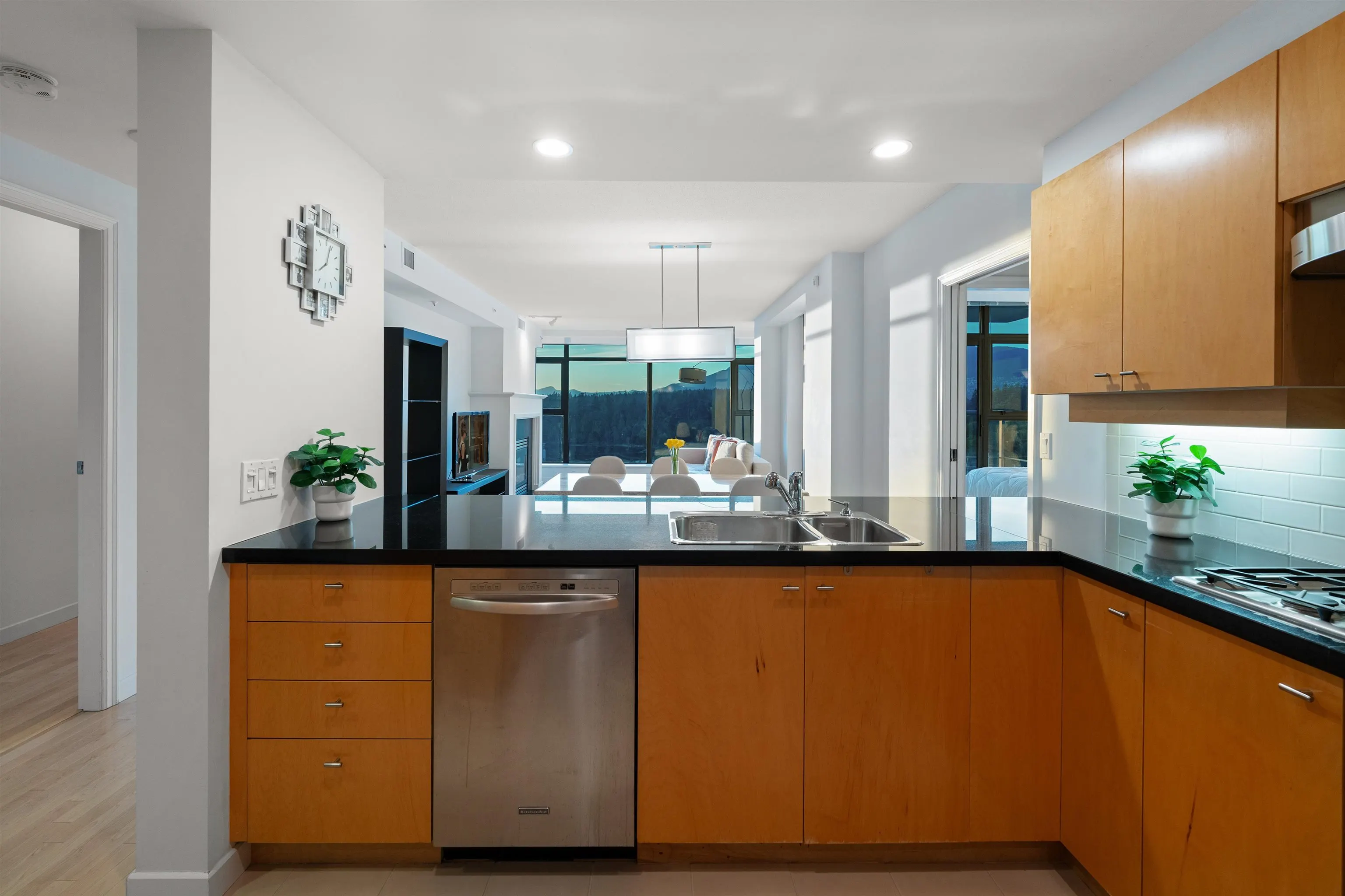 1404 1790 Bayshore Drive