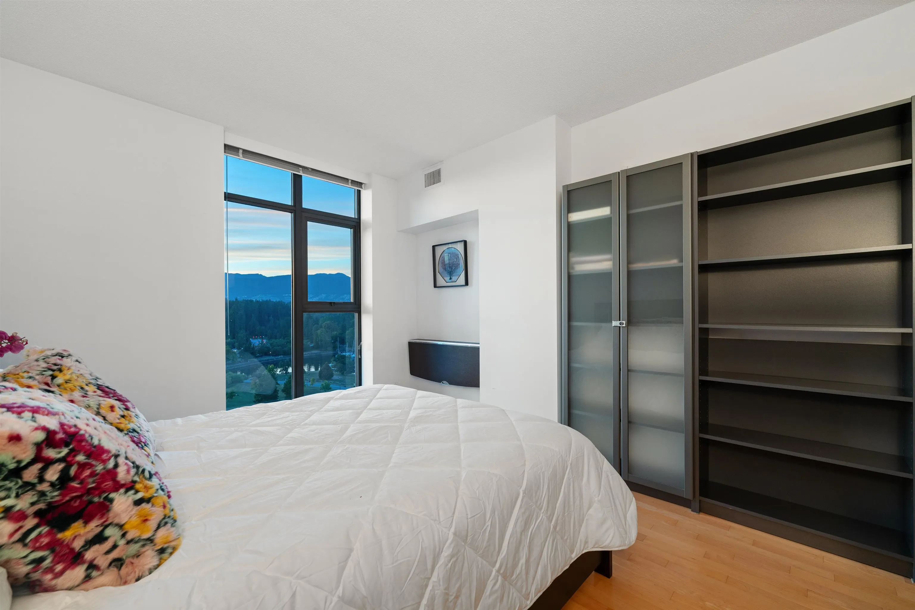 1404 1790 Bayshore Drive
