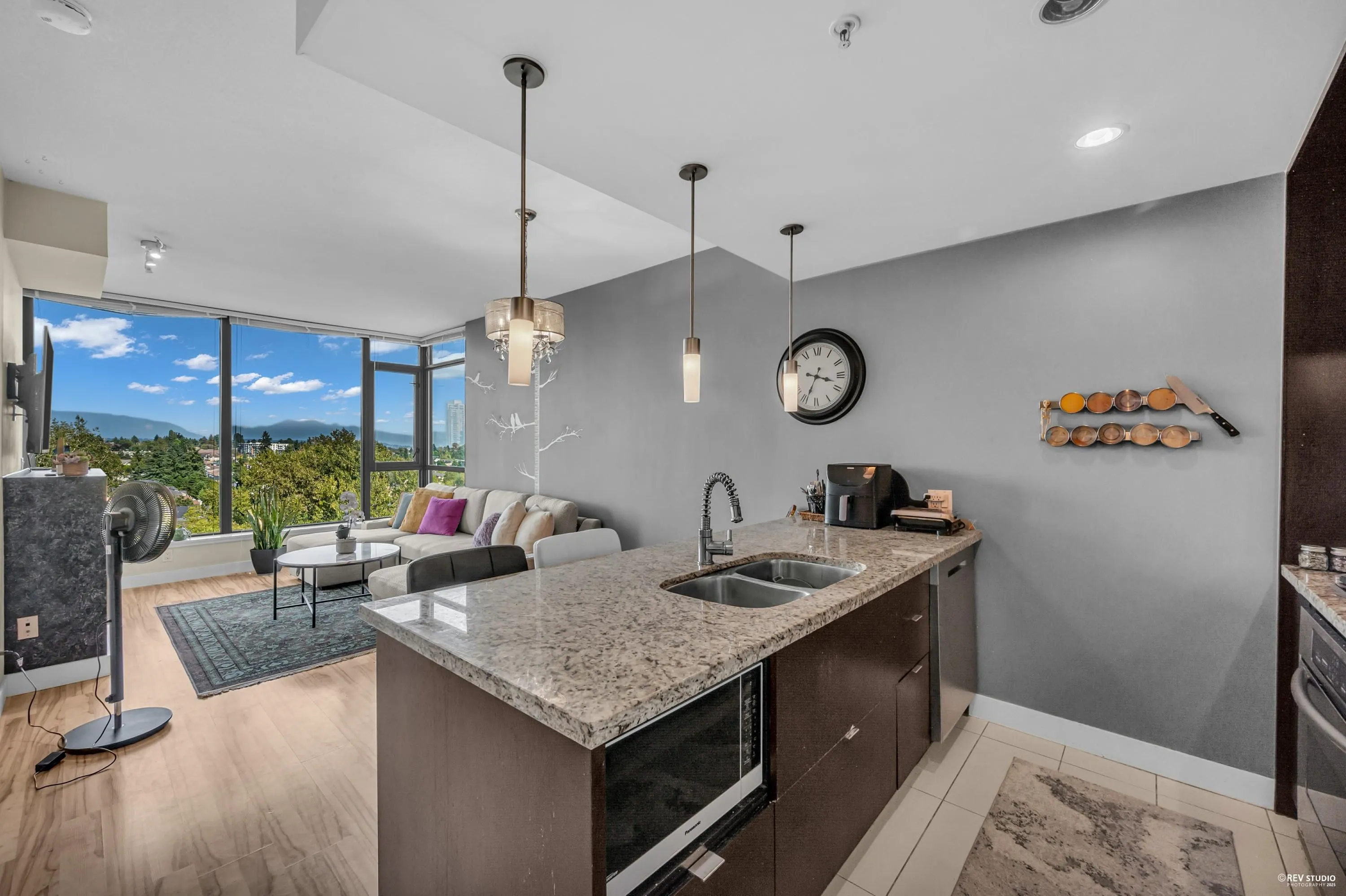 1606 7088 18th Avenue