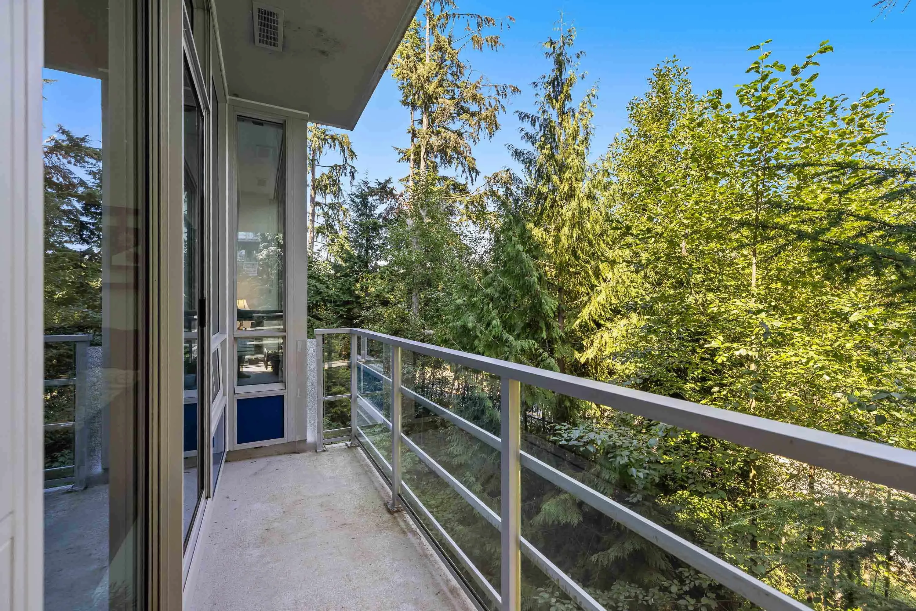 006 9060 University Crescent