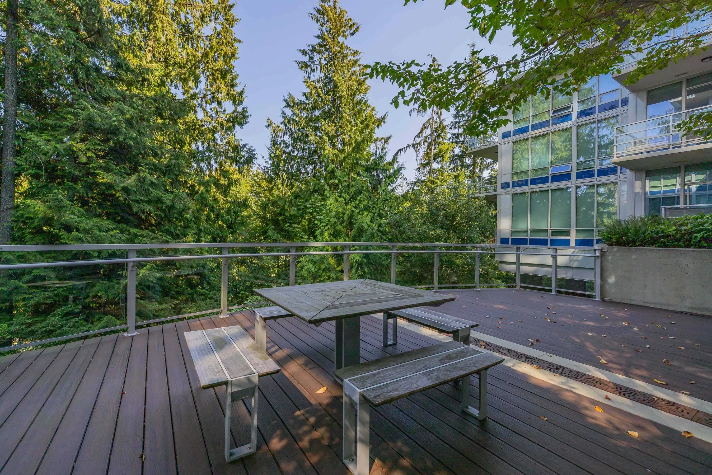 006 9060 University Crescent