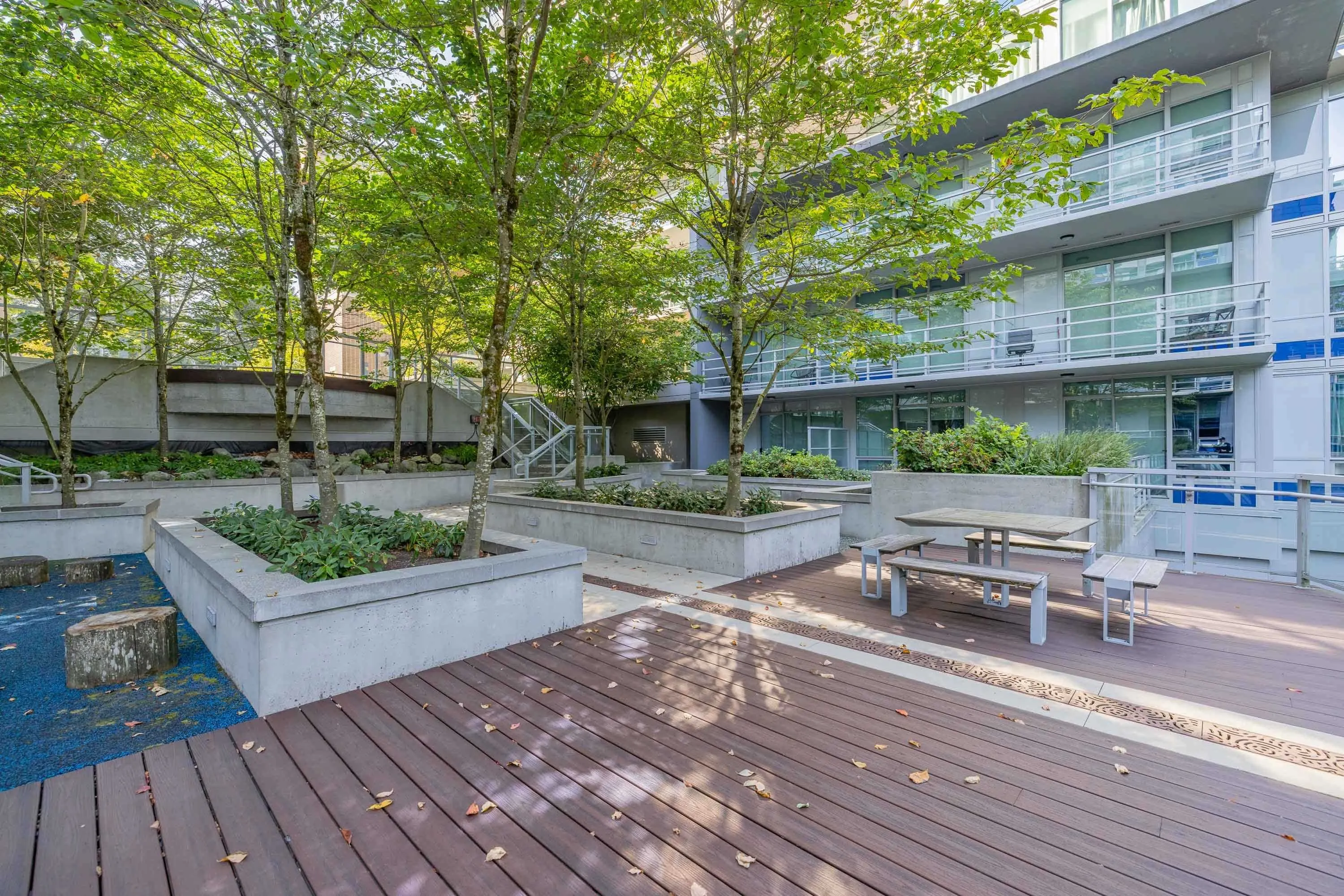 006 9060 University Crescent