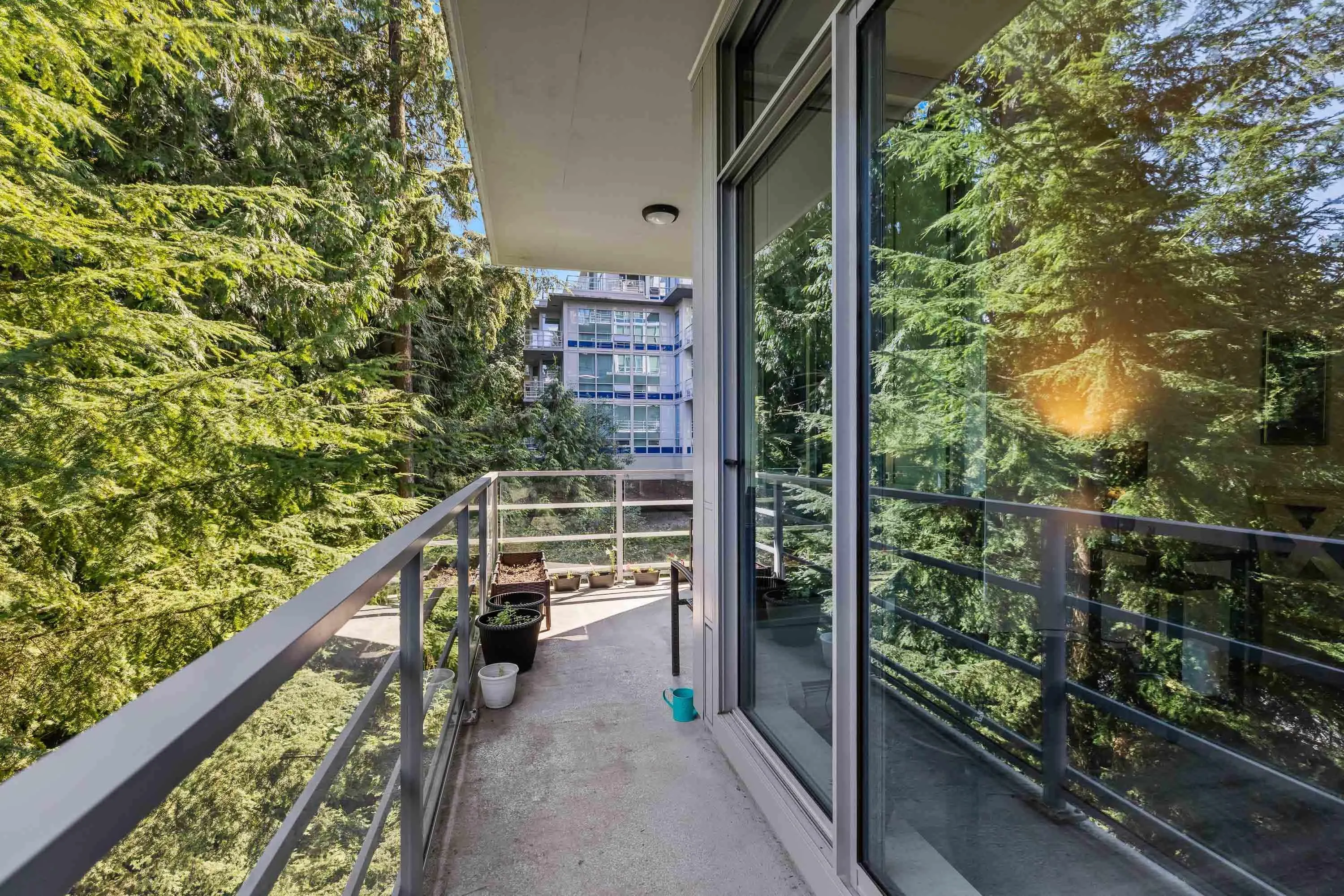 006 9060 University Crescent