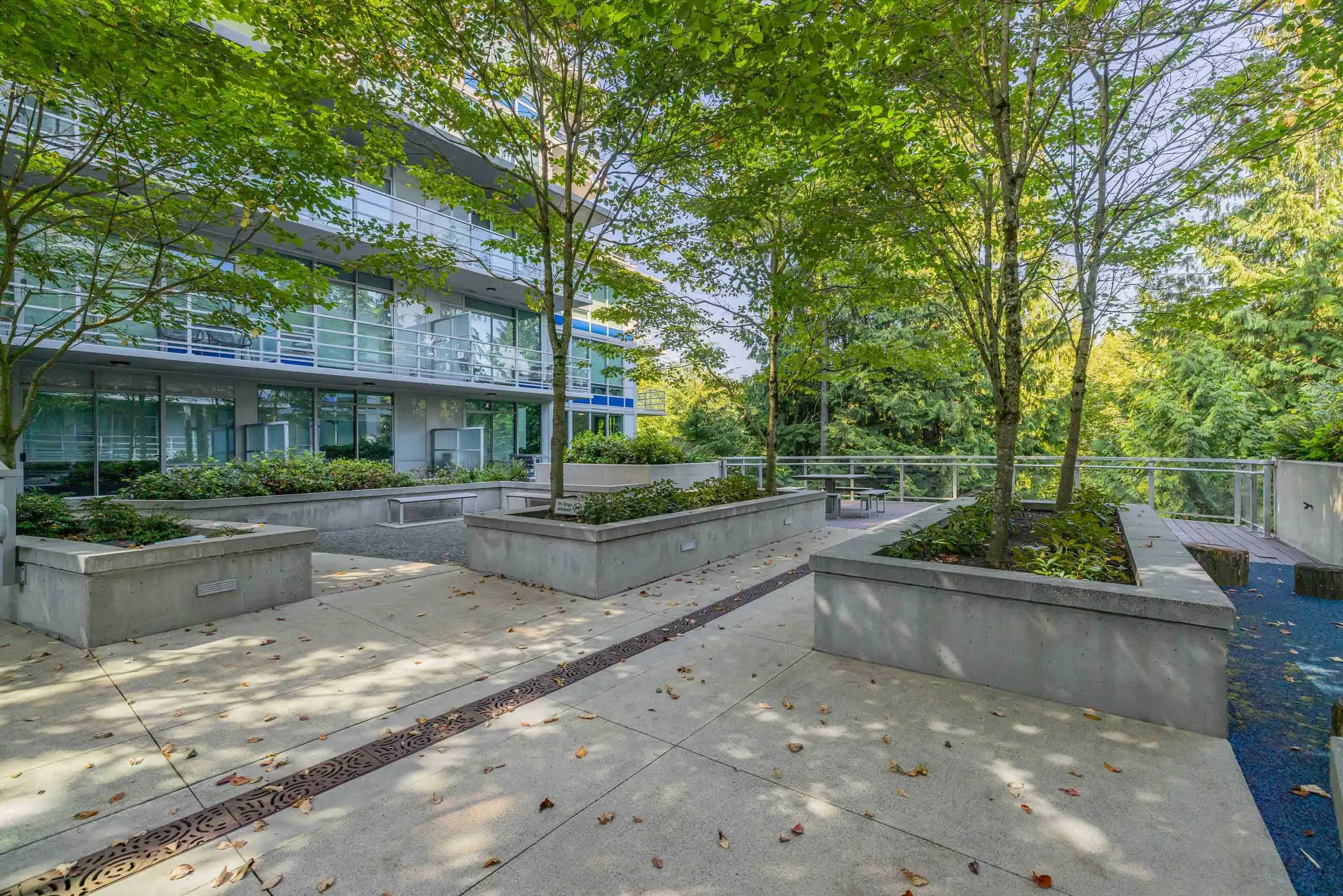 006 9060 University Crescent