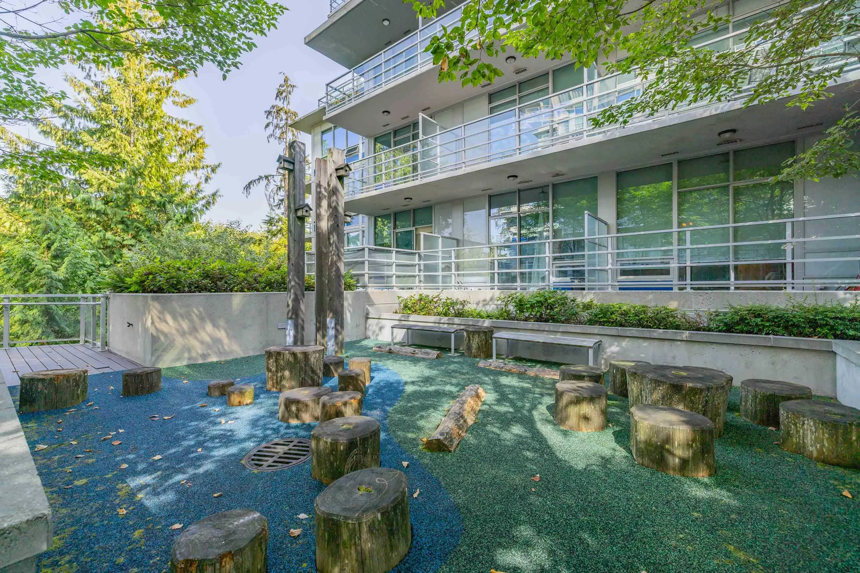006 9060 University Crescent