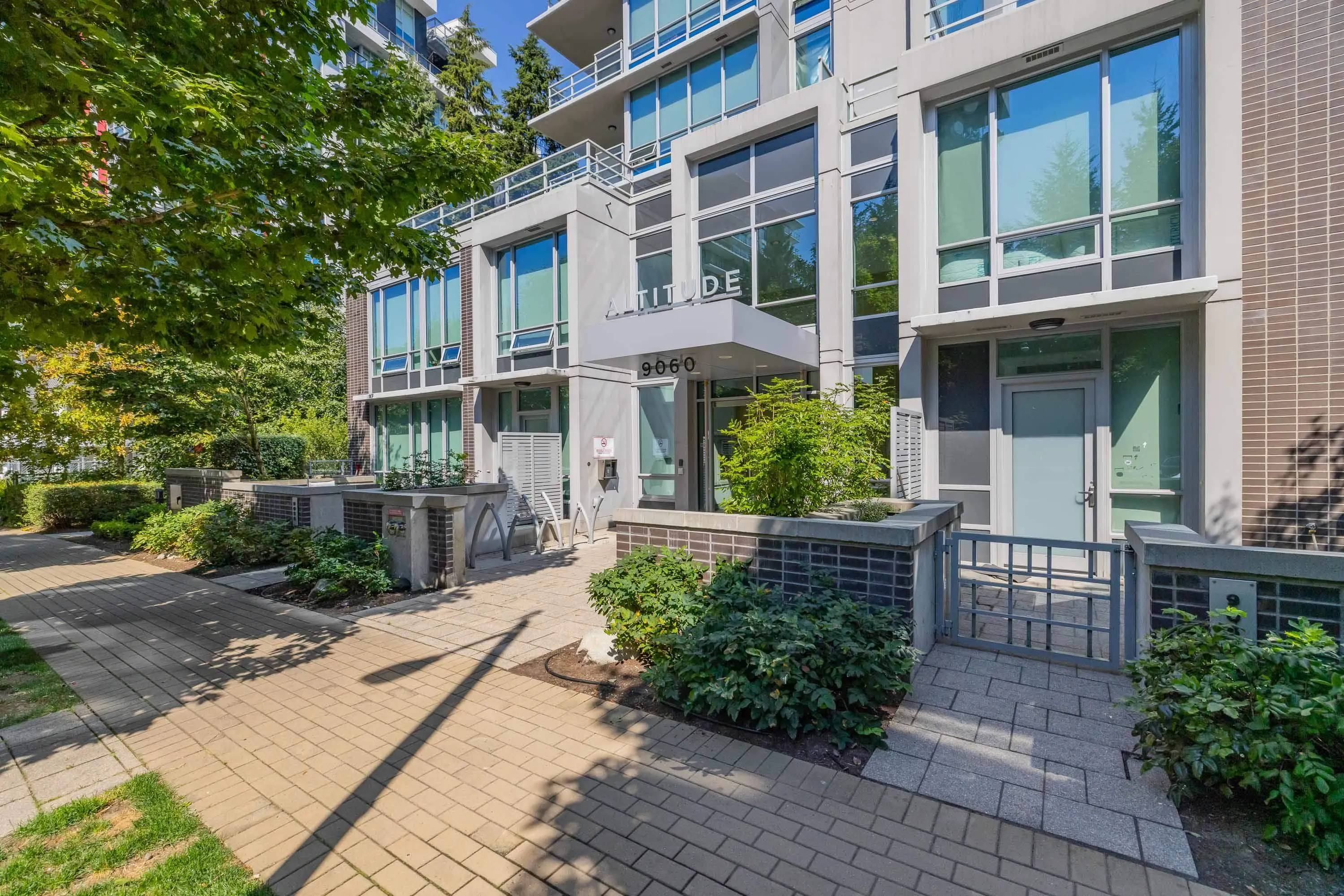 006 9060 University Crescent