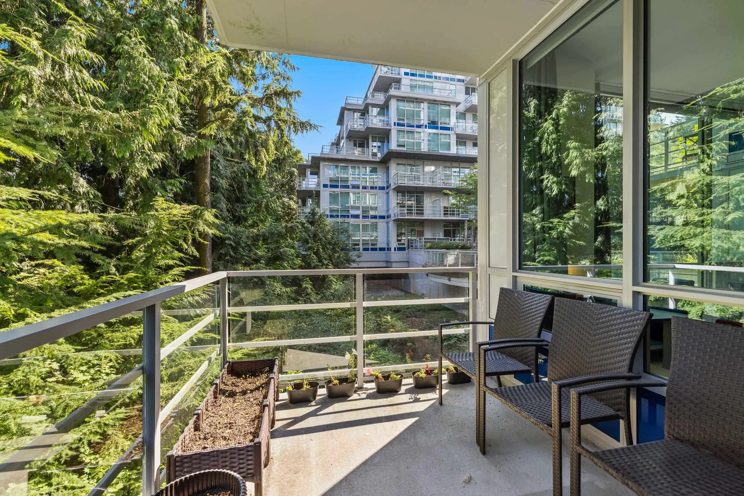 006 9060 University Crescent