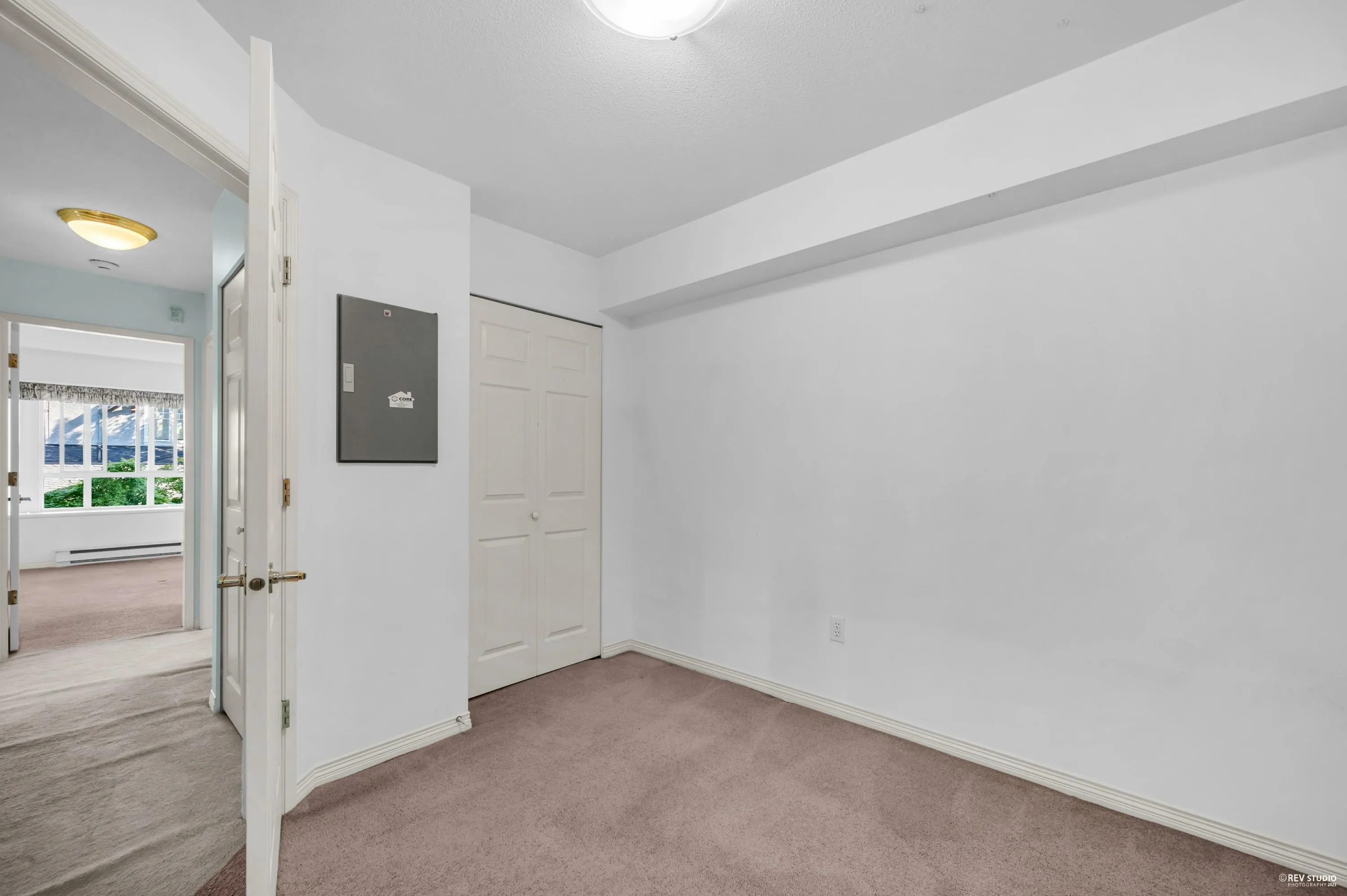 211 2545 W Broadway