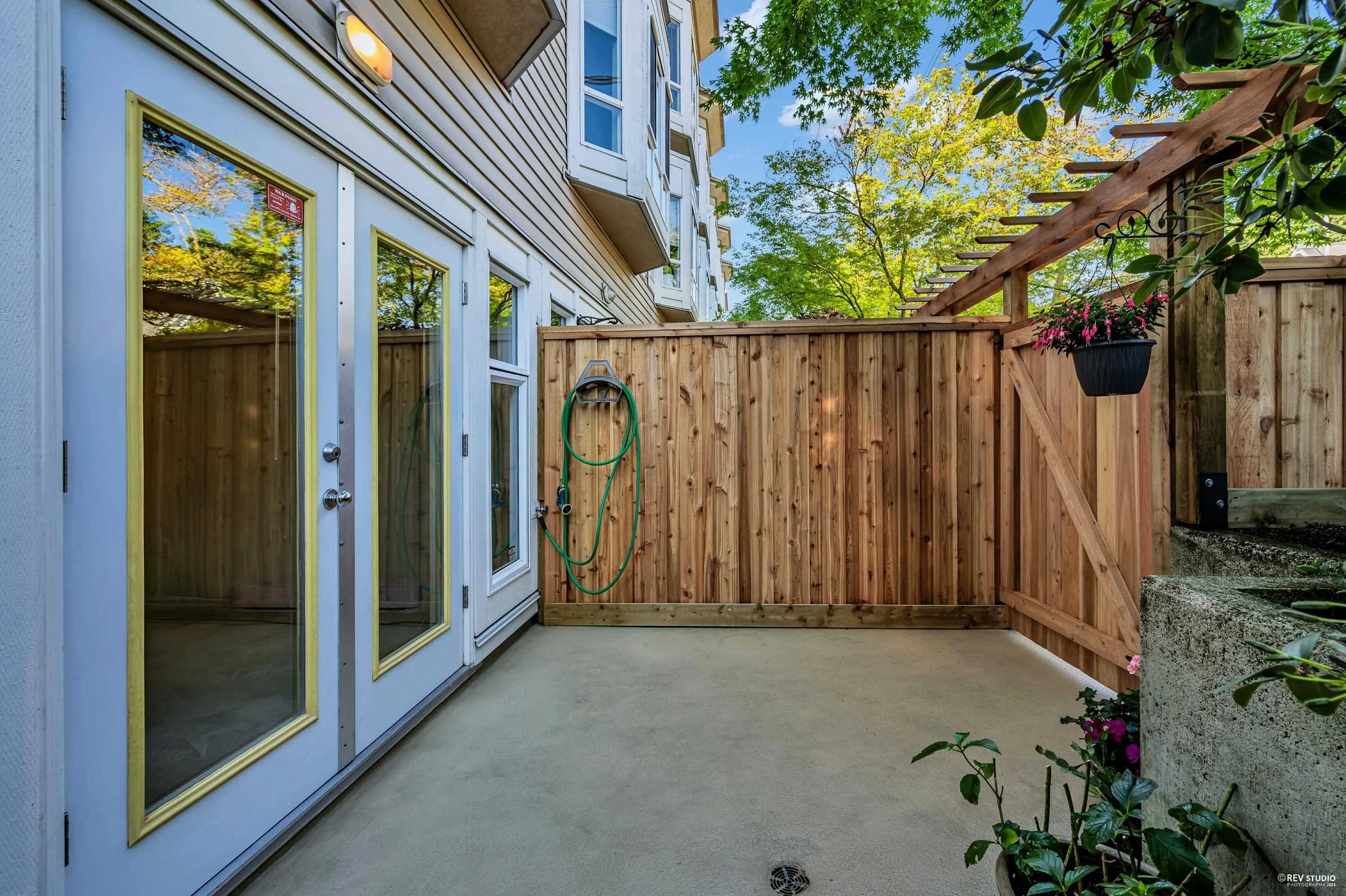211 2545 W Broadway