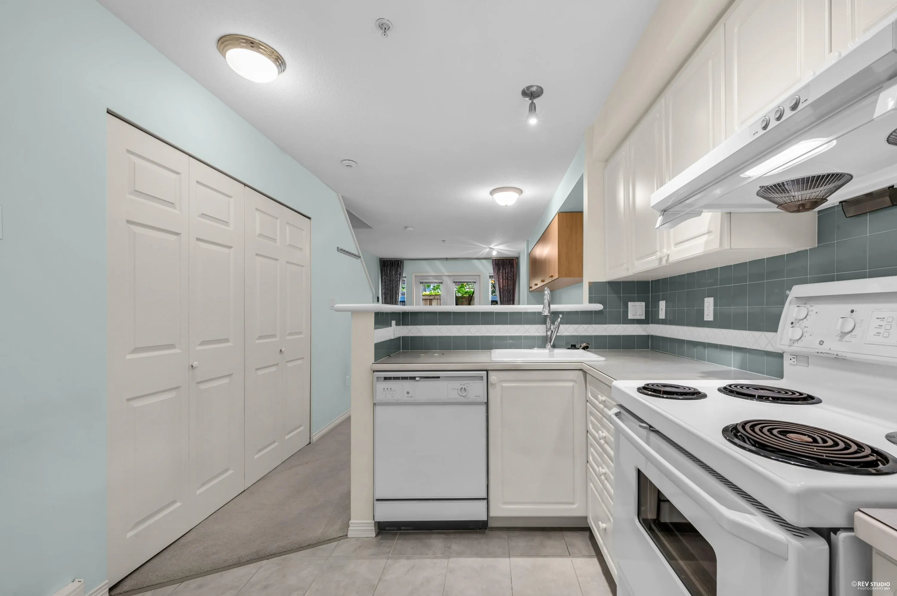 211 2545 W Broadway