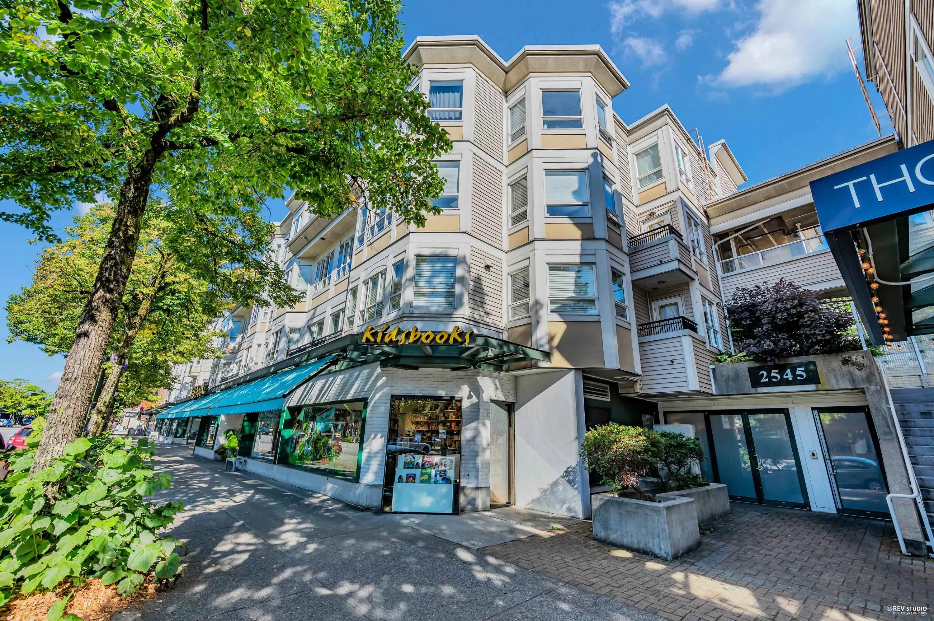 211 2545 W Broadway
