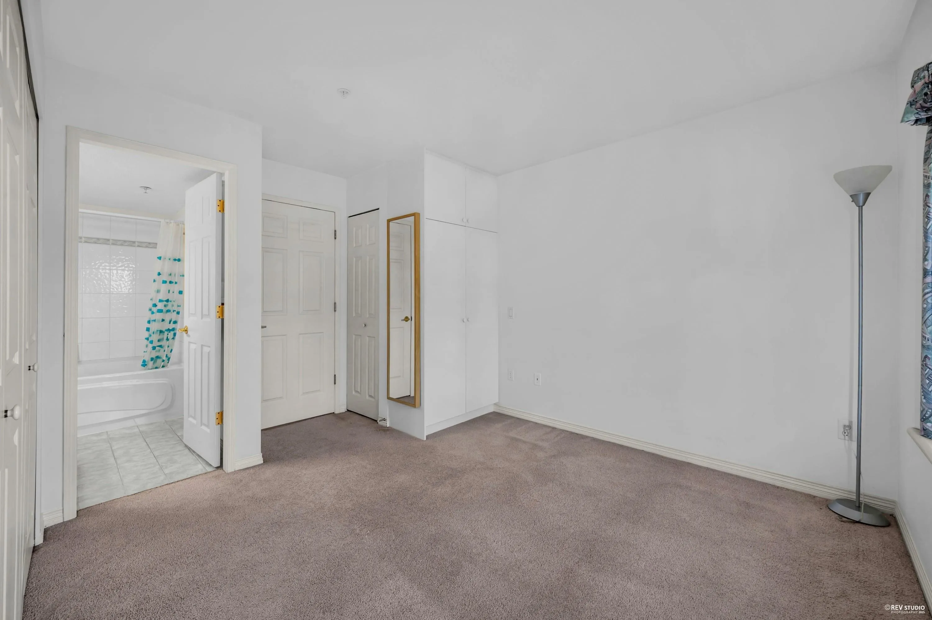 211 2545 W Broadway