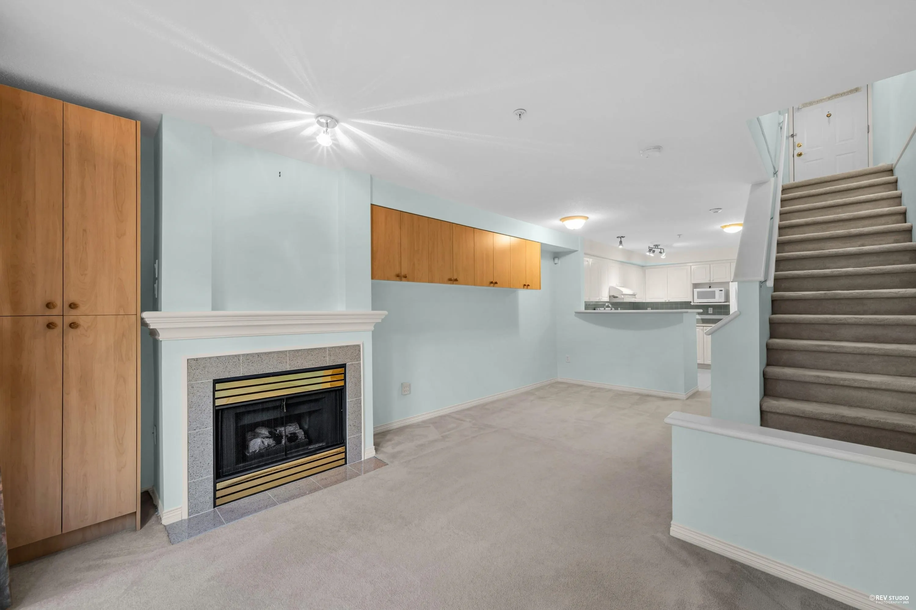 211 2545 W Broadway