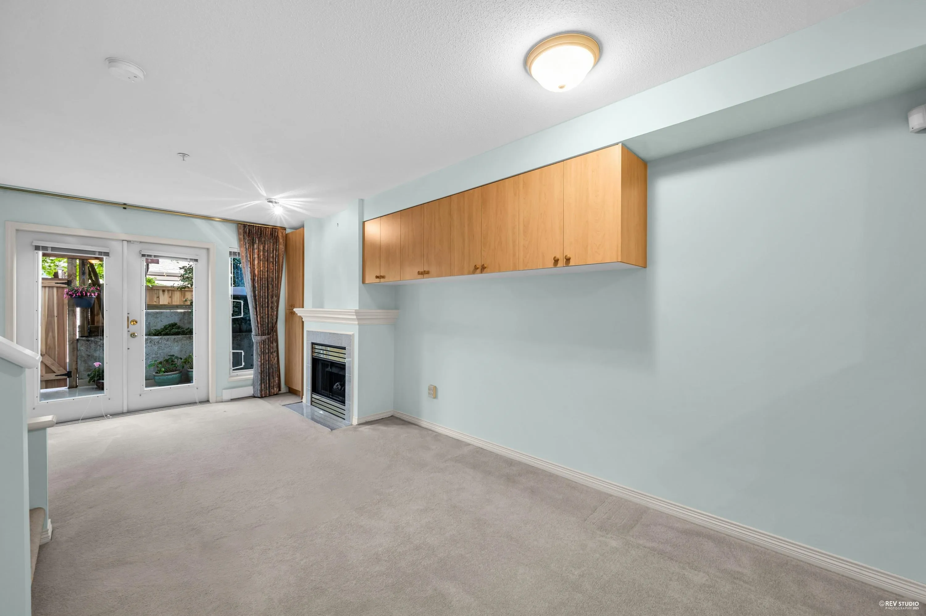 211 2545 W Broadway