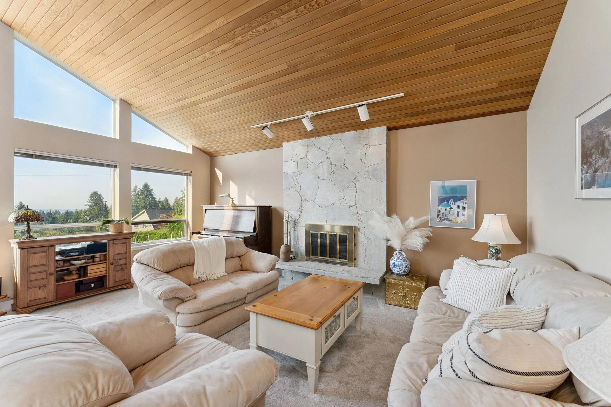 1084 Chamberlain Drive