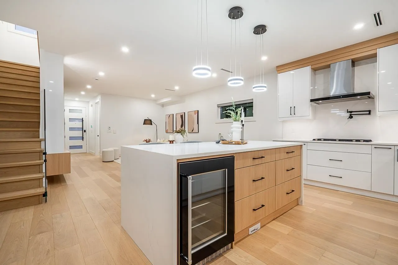 3859 Triumph Street