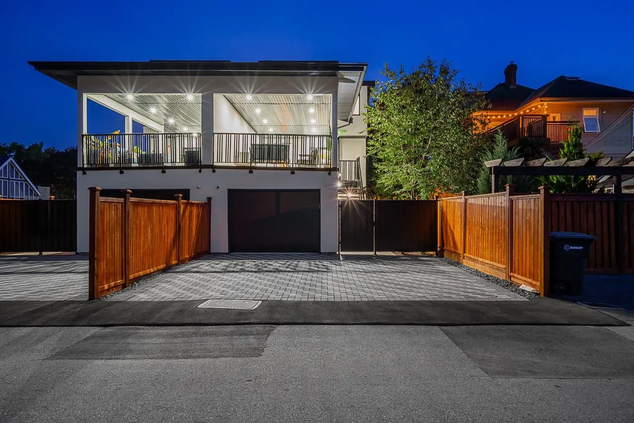 3859 Triumph Street