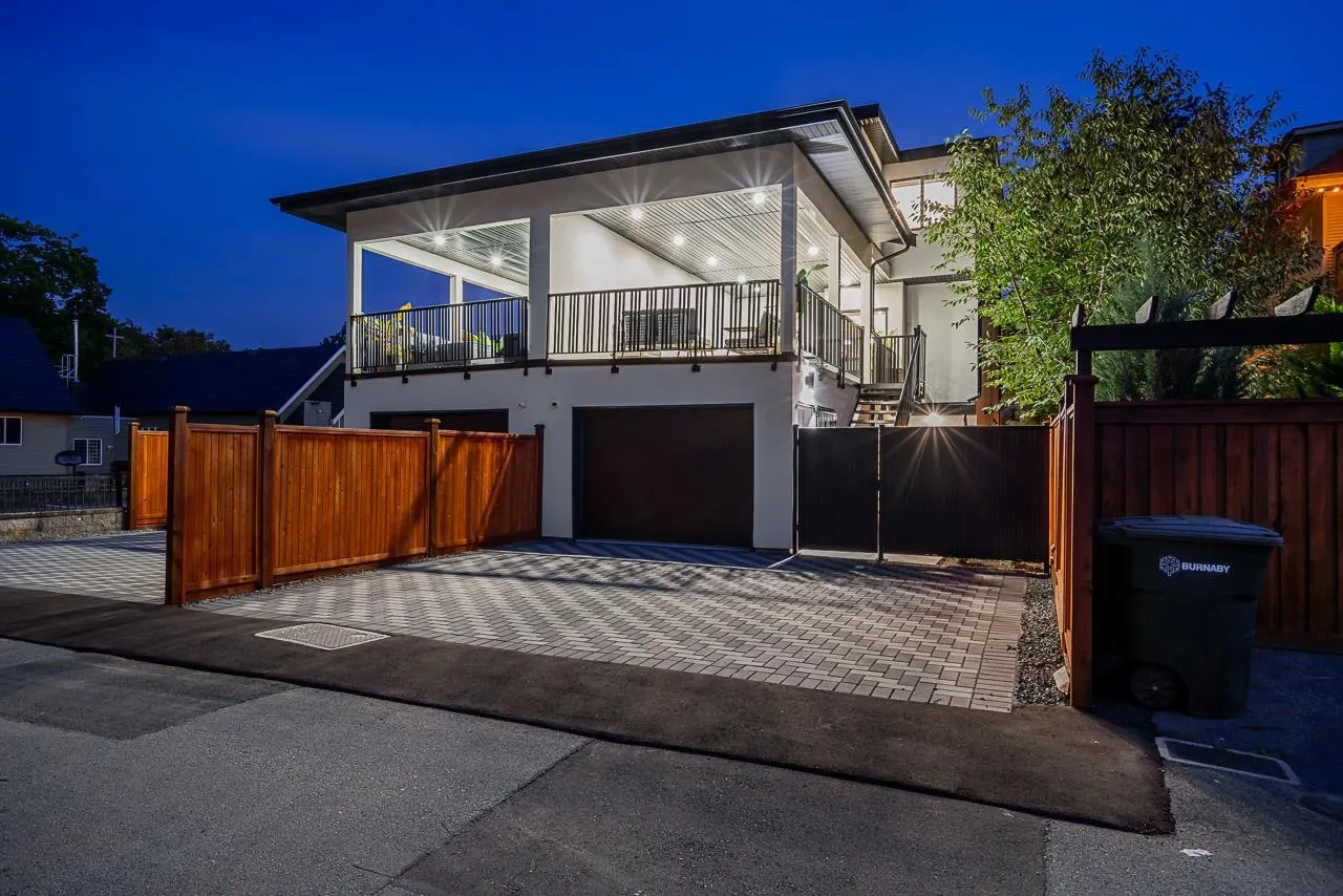 3859 Triumph Street