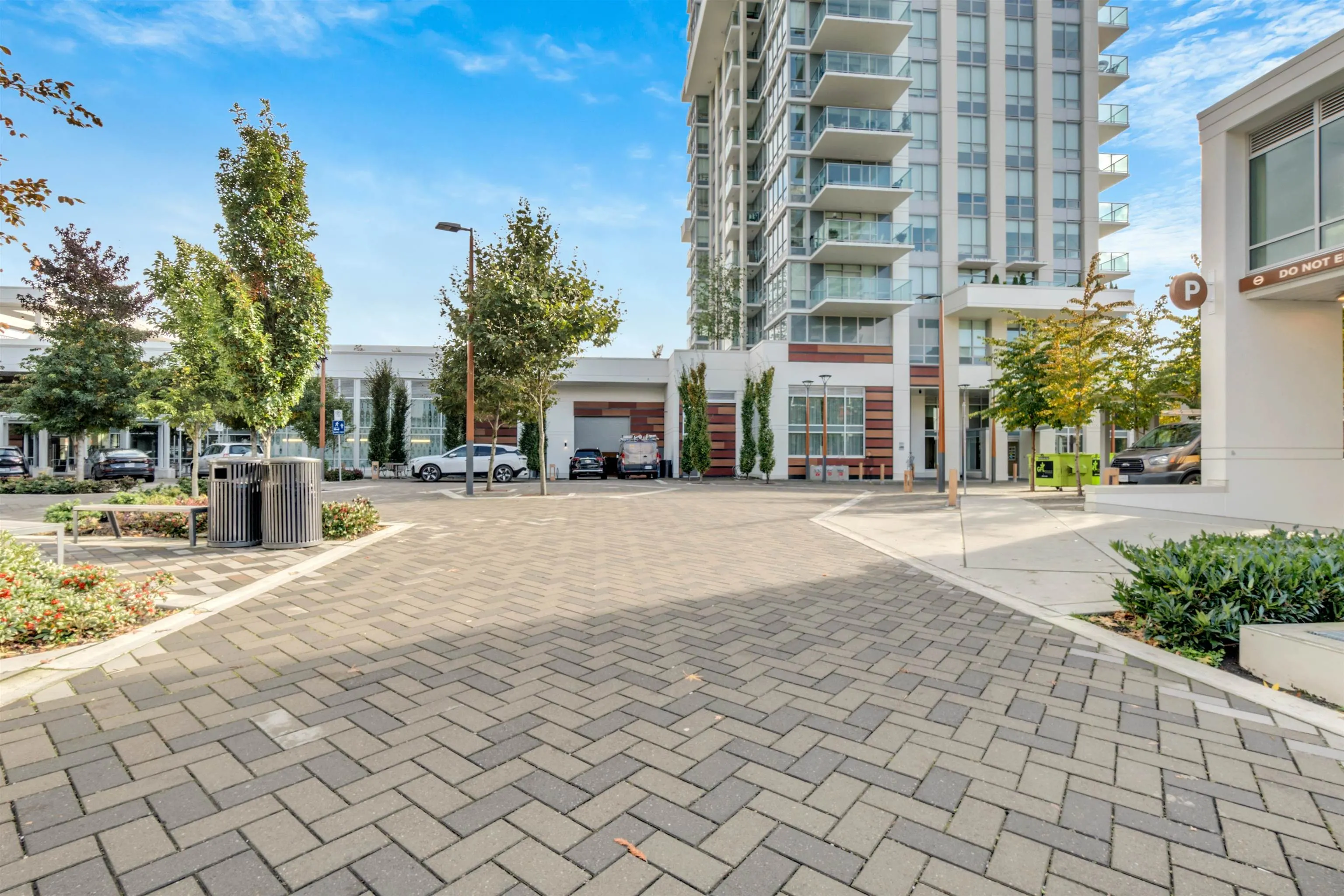 1702 1632 Lions Gate Lane