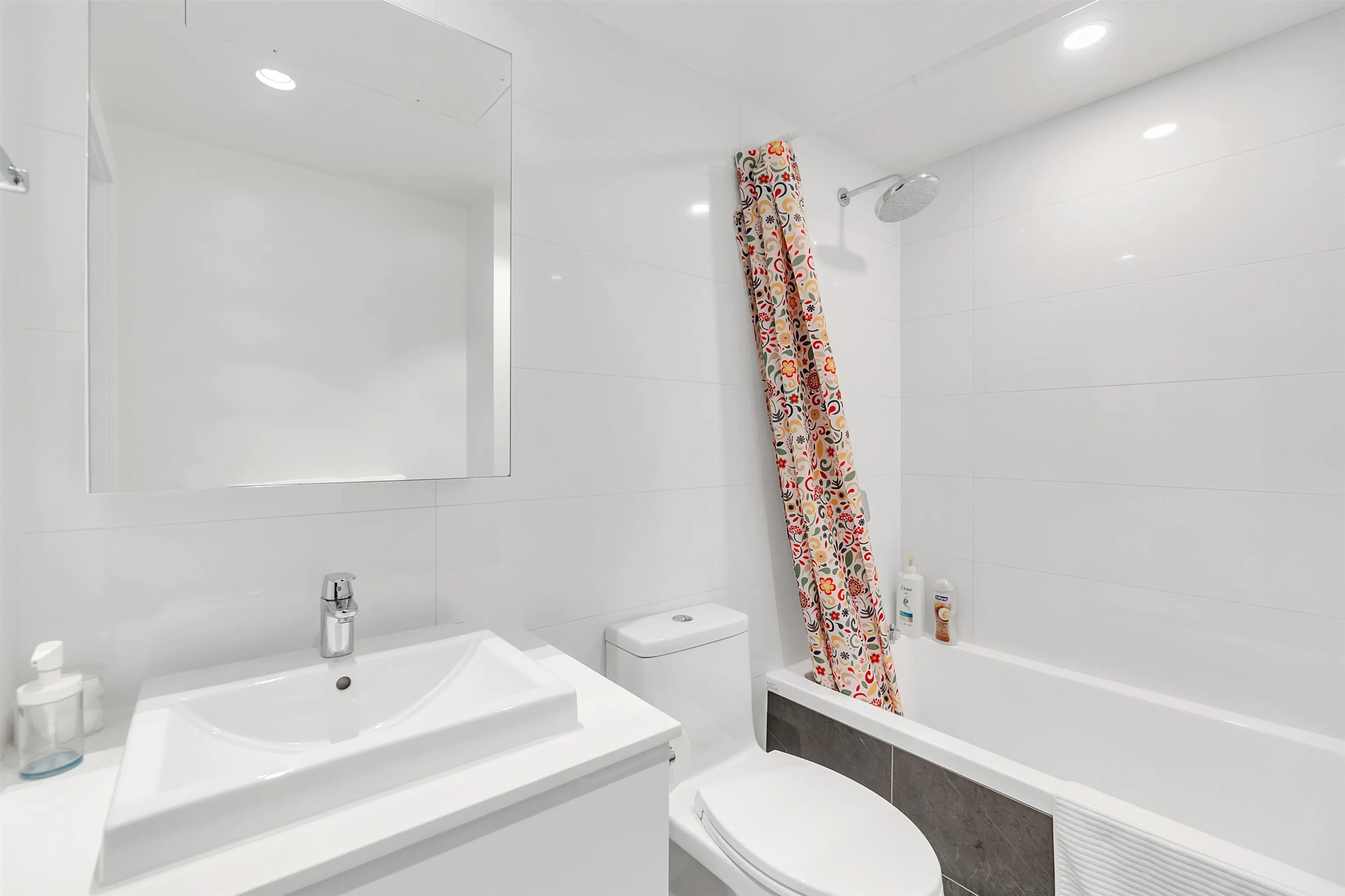1702 1632 Lions Gate Lane