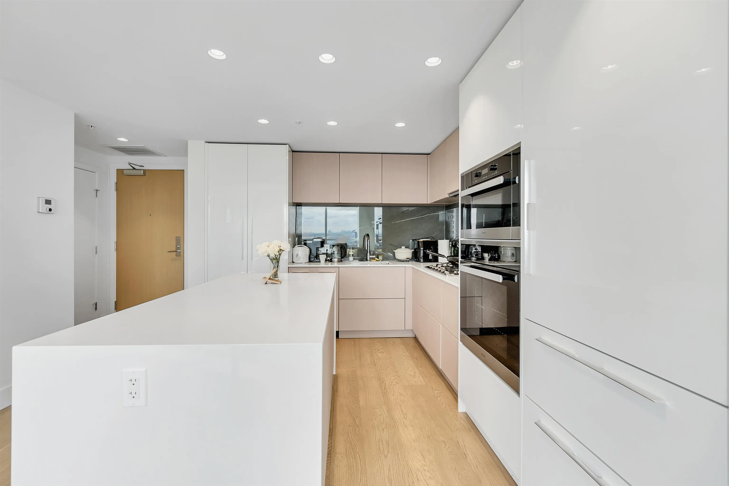 1702 1632 Lions Gate Lane