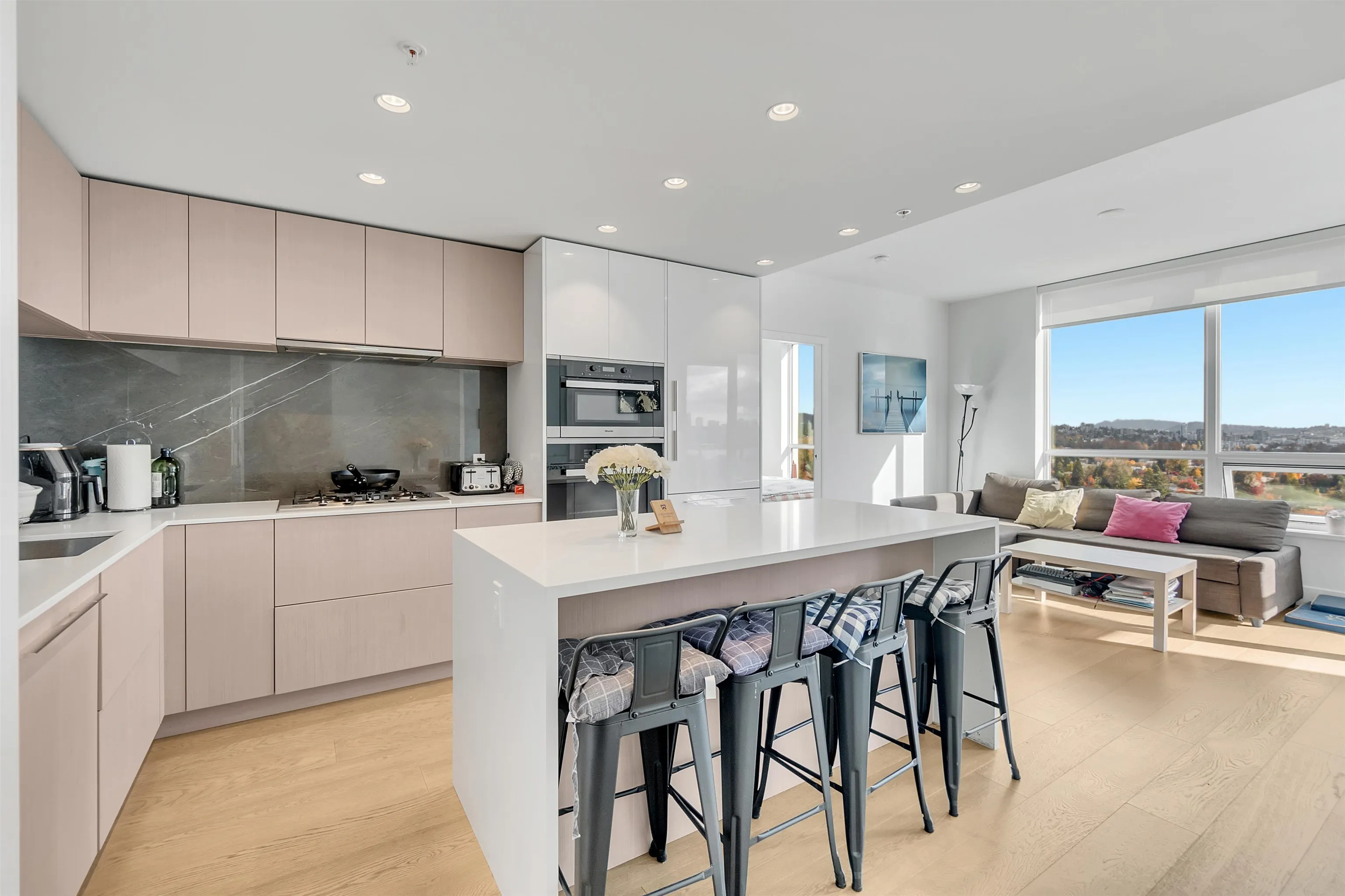 1702 1632 Lions Gate Lane