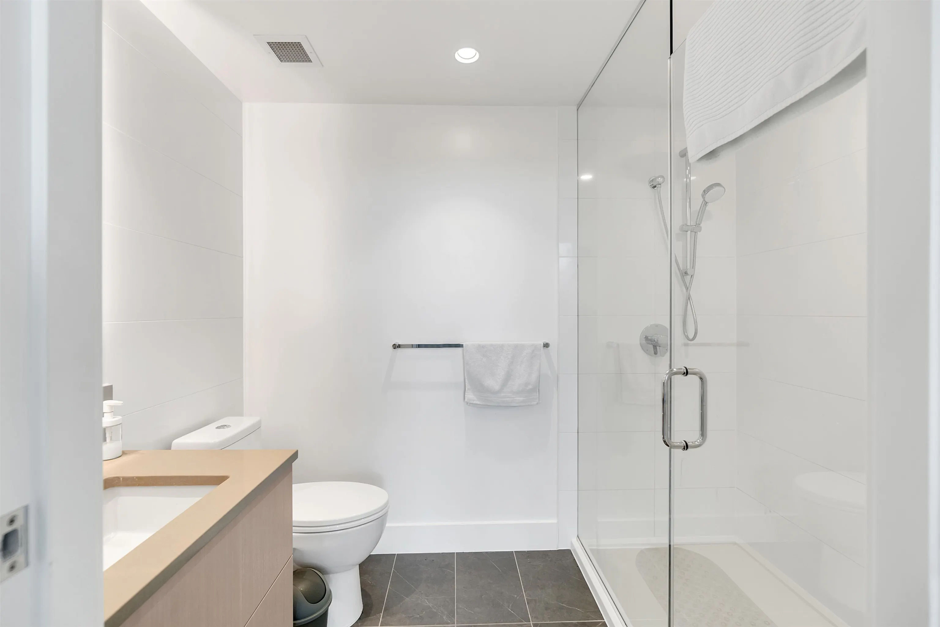 1702 1632 Lions Gate Lane