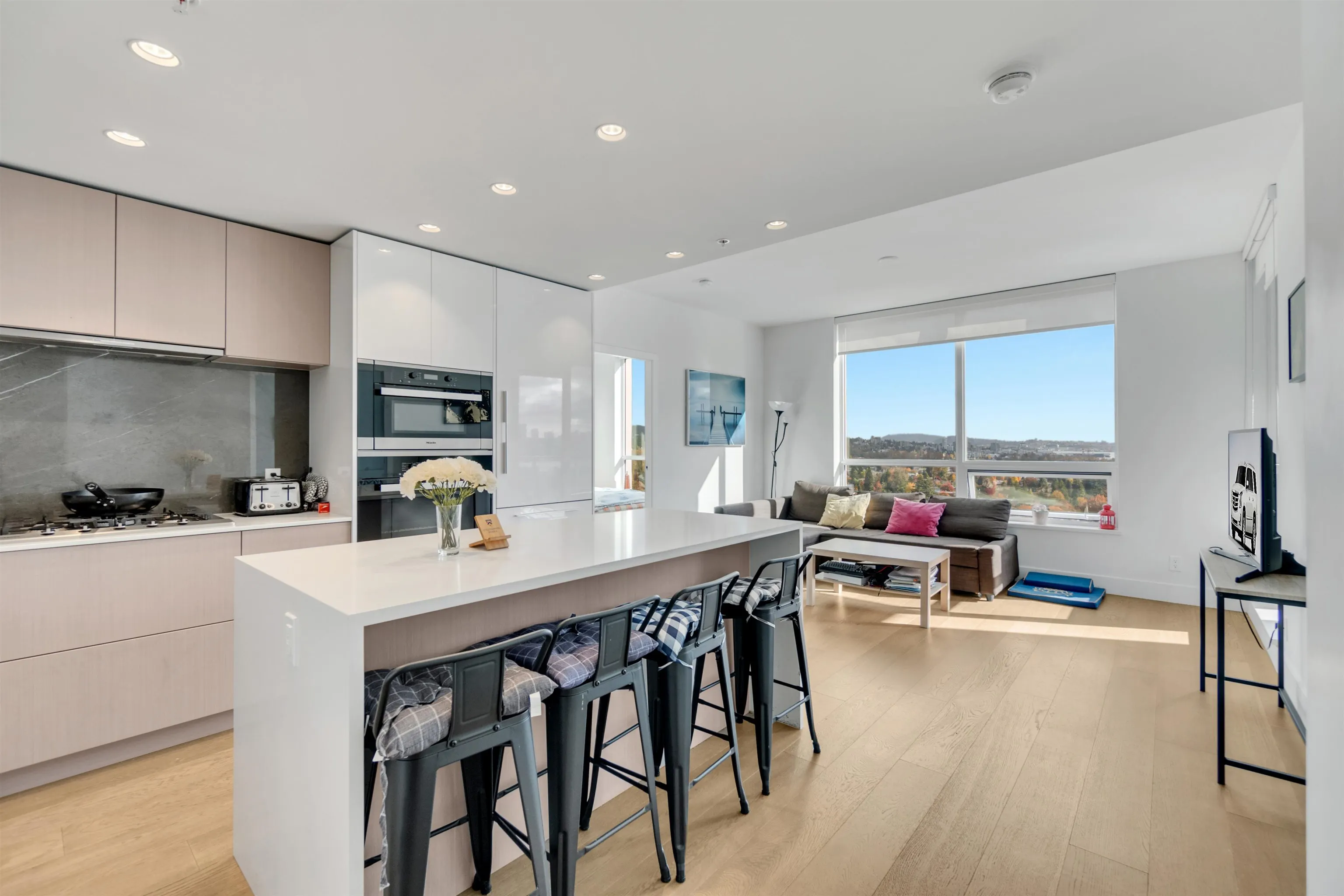1702 1632 Lions Gate Lane