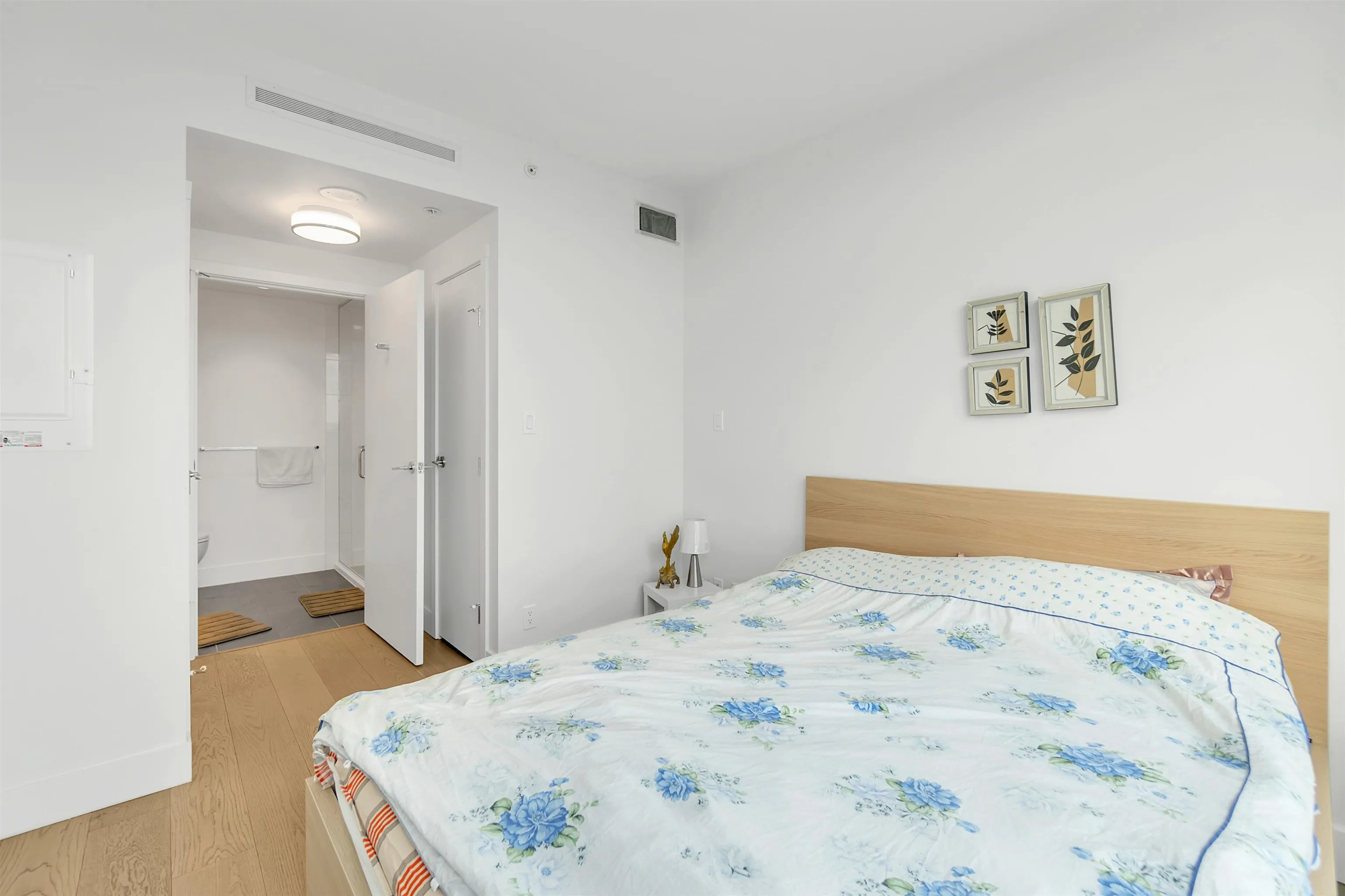 1702 1632 Lions Gate Lane
