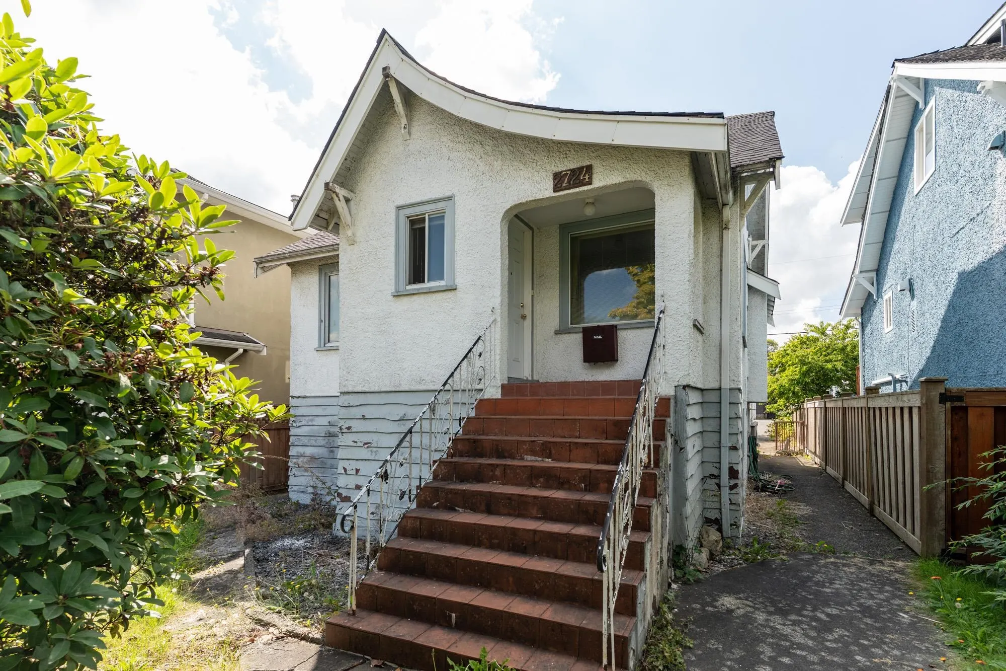 2724 Charles Street