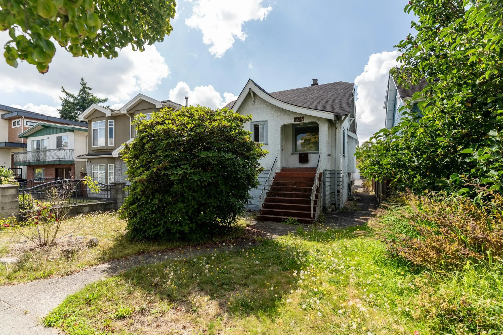 2724 Charles Street