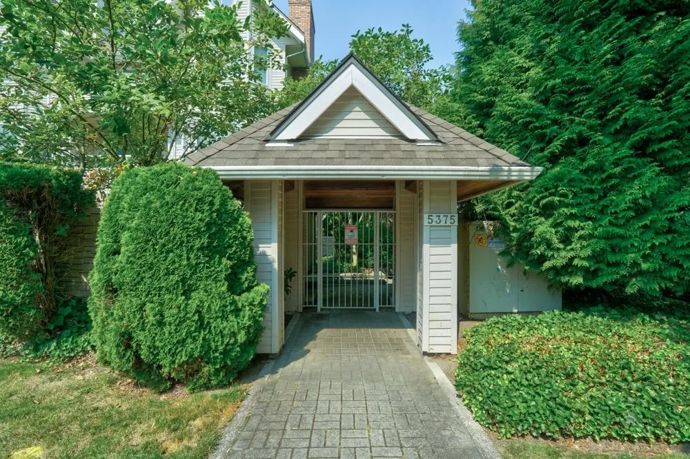 307 5375 Victory Street