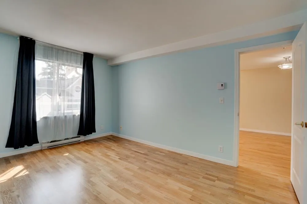 307 5375 Victory Street