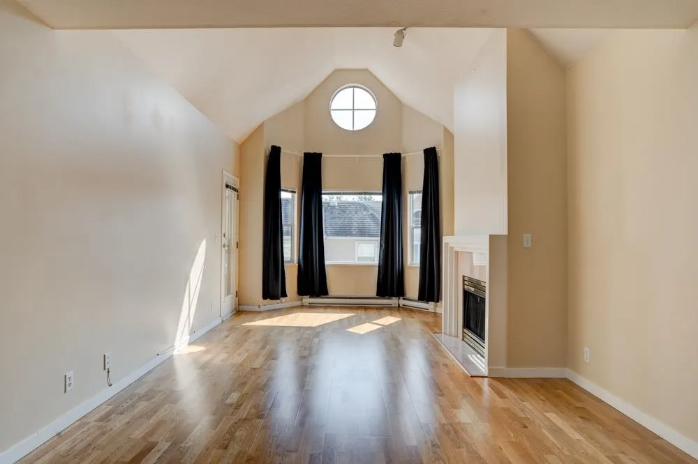 307 5375 Victory Street