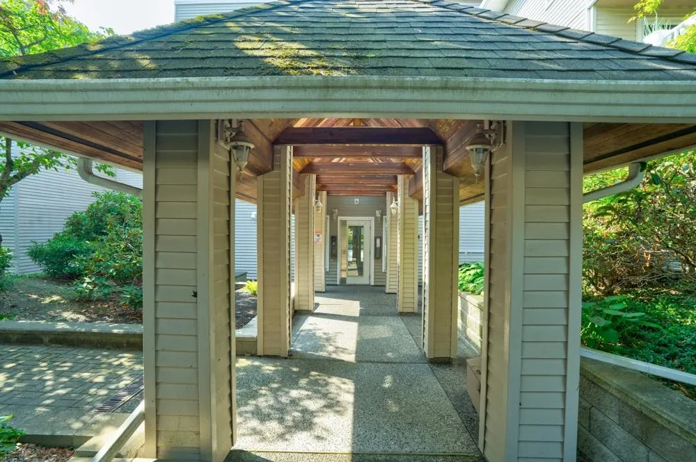 307 5375 Victory Street