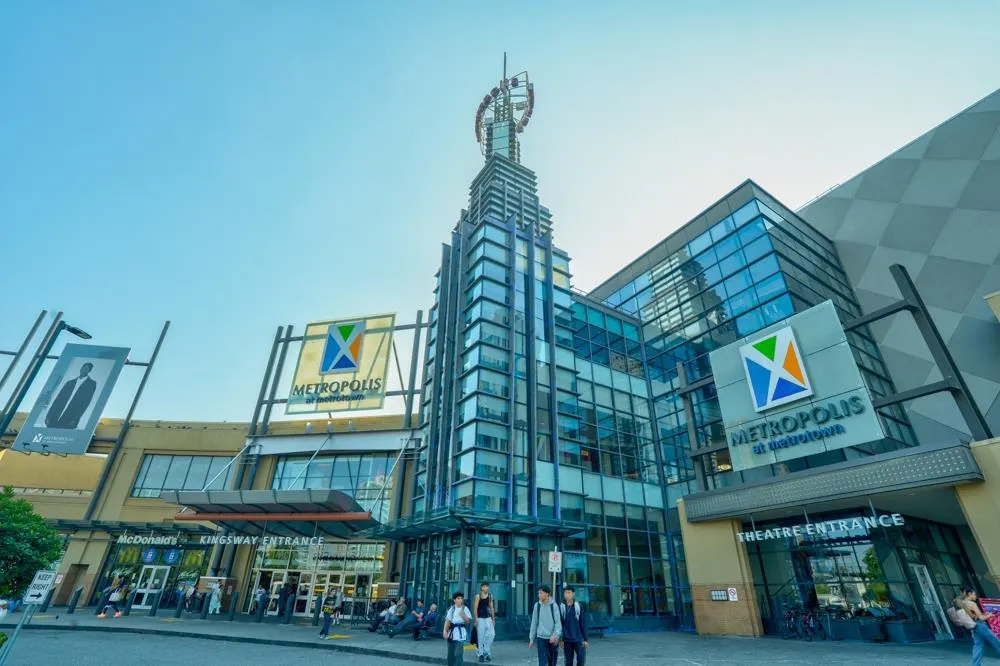 307 5375 Victory Street