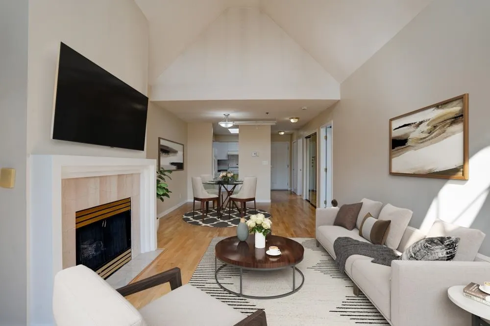 307 5375 Victory Street