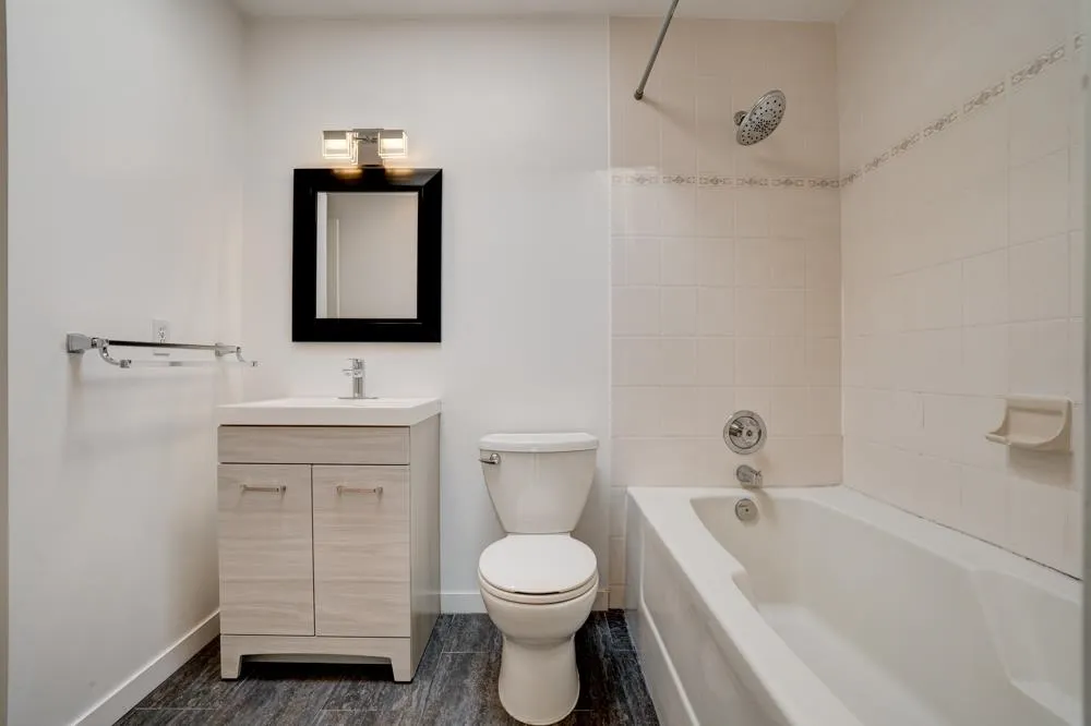 307 5375 Victory Street