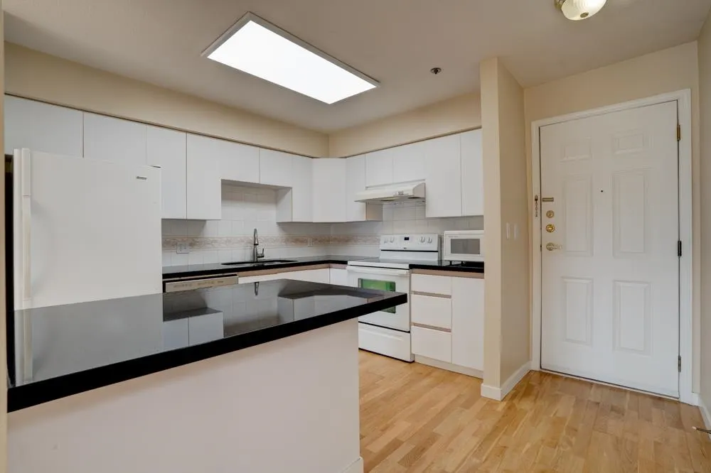 307 5375 Victory Street