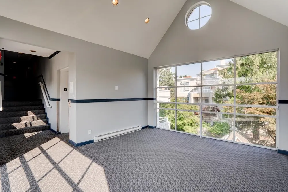 307 5375 Victory Street