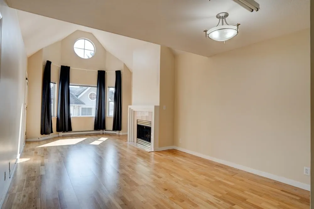 307 5375 Victory Street