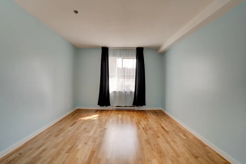 307 5375 Victory Street