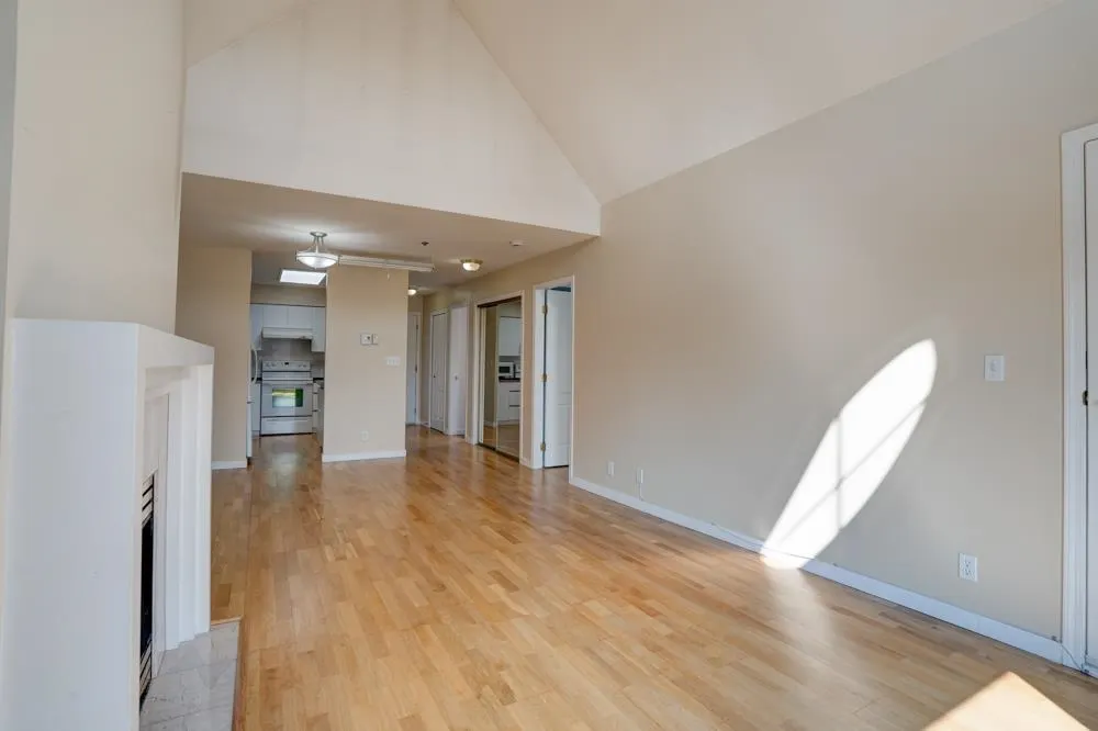 307 5375 Victory Street