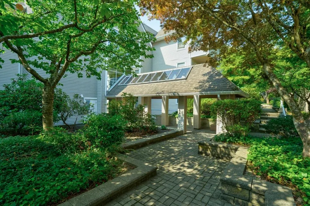 307 5375 Victory Street