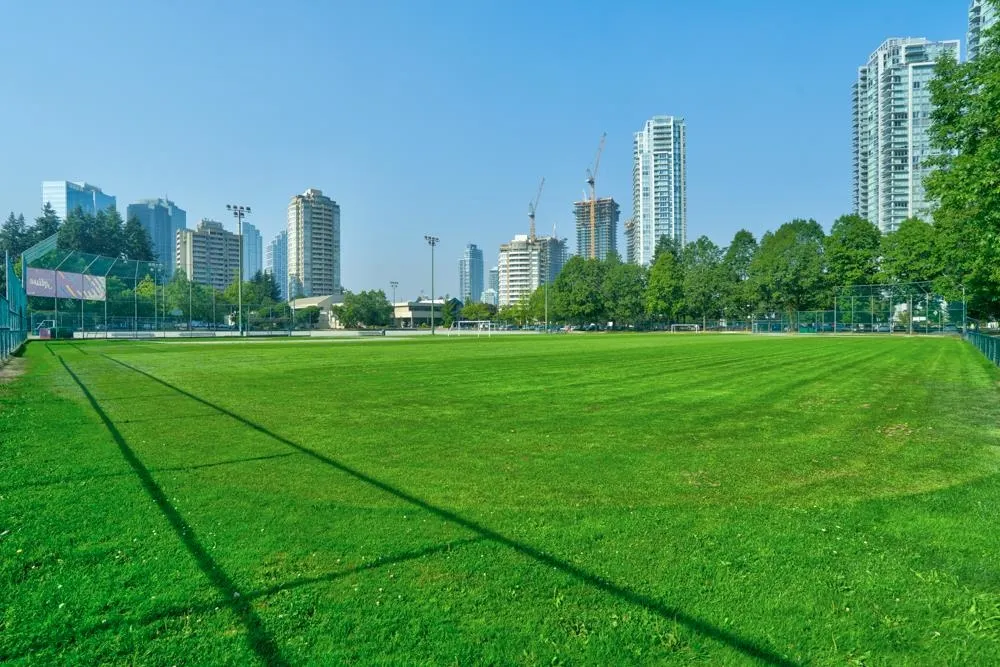 307 5375 Victory Street