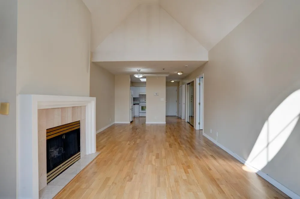 307 5375 Victory Street