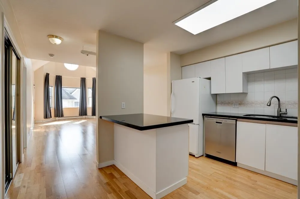 307 5375 Victory Street