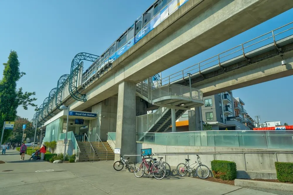 307 5375 Victory Street