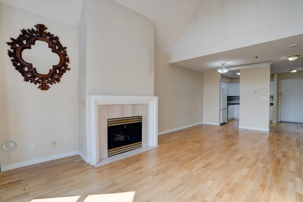 307 5375 Victory Street