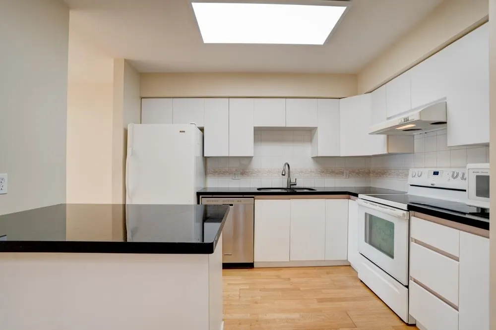 307 5375 Victory Street